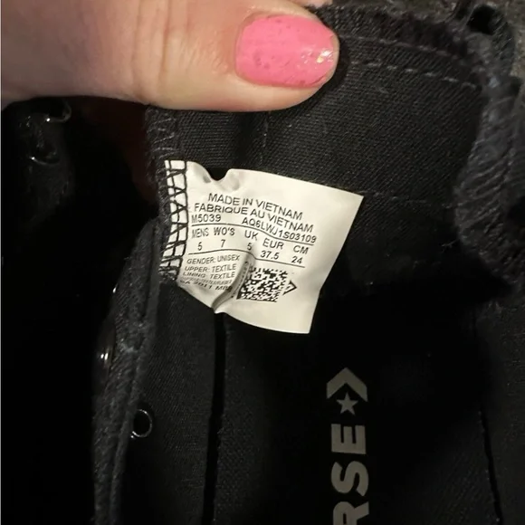 Converse Black Low Top Sneakers Women’s Size 7 Men’s Size 5 - Picture 4 of 8